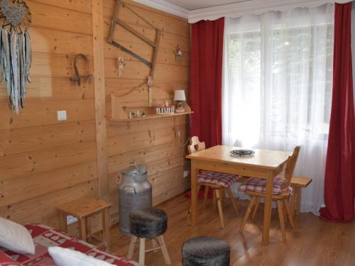 Pralognan-la-Vanoise Apartment | Charmant jardin, piscine chauffée, proche pistes et centre - FR-1-464-143