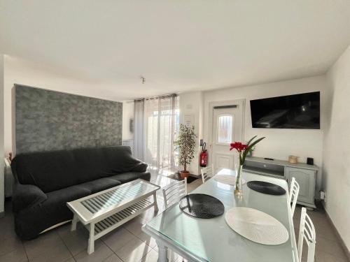Toussieu Apartment | Charmant logement avec parking à 25 min de Lyon