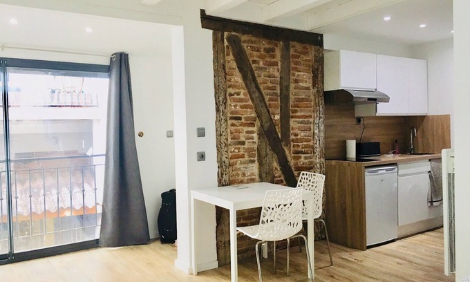 Saint - Michel Apartment | Charmant Studio Refait à Neuf, au Pied du Métro et du Tramway
