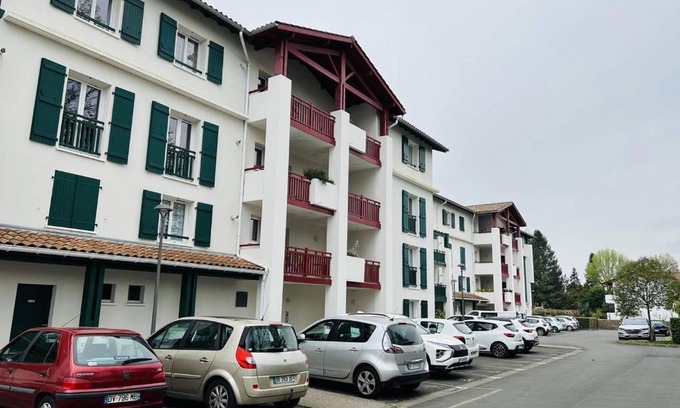 Cambo-les-Bains Apartment | Charmant T2, centre Cambo, calme, Tt confort, terrasse, parking, proche commerces - FR-1-495-5