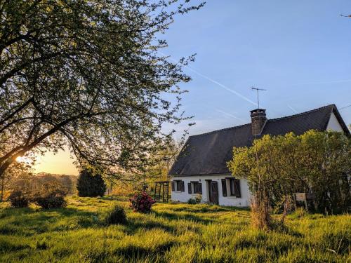 Charbonnieres House | Charmante longère percheronne avec cheminée, jacuzzi et verger