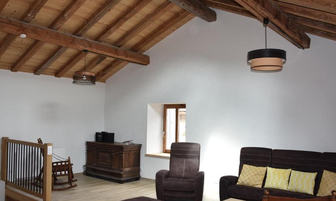 Pralognan-la-Vanoise Ski Chalet | Charmante Maison de Village Rénovée - Près de Pralognan-La-Vanoise, 10 Pers, 3 Niveaux, Balcon Sud - FR-1-464-203