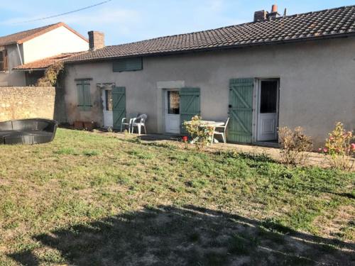 Mouterre-Silly House | Charmante maison à Mouterre-Silly avec jardin et terrasse