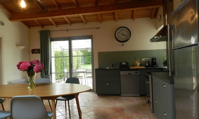 Les Herbiers Cottage | Charmante Maison Avec Piscine Près du PUY du FOU