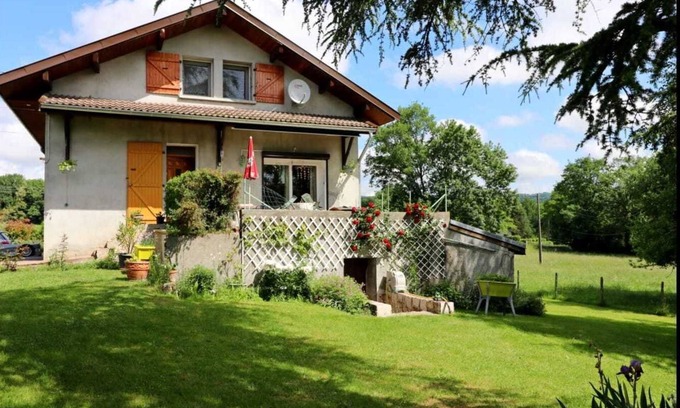 Minzier House | Charmante Maison Avec Grand Jardin, à 20 min de Geneve