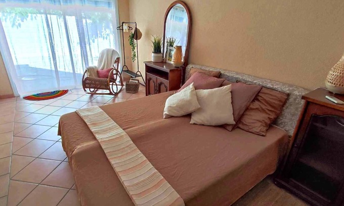 13th Arrondissement Villa | Charmante Suite Avec Jacuzzi au Calme