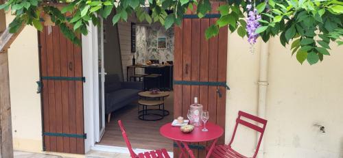 Saint-Aigulin Apartment | Charme et Nature, appartement cosy avec étang privé, au carrefour de 3 départements