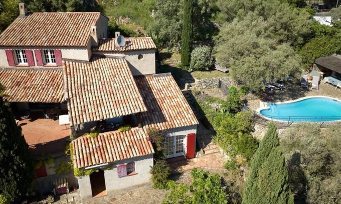 Sollies-Toucas Apartment | Charme Provençal Les Amandiers Swimming pool & Pets