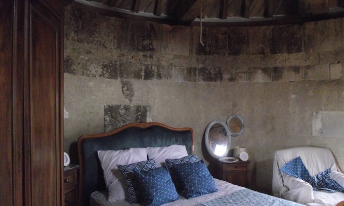 Saint-Christophe-sur-Roc Cottage | Charming old windmill