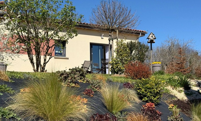 Saint-Medard-d'Excideuil Apartment | Charming house with view of Excideuil, peaceful
