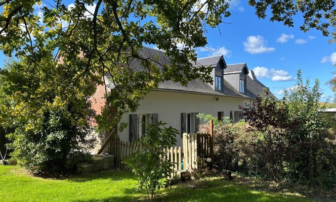Saint-Martin-aux-Buneaux Cottage | Charming and spacious restored farmhouse, 15 min walk from the beach!