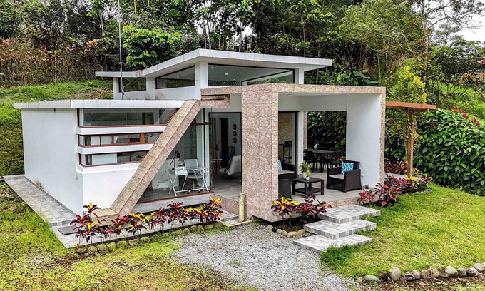 Pedro Vicente Maldonado Villa | Charming 2-bedroom villa in superb Pedro Vicente Maldonado with WiFi