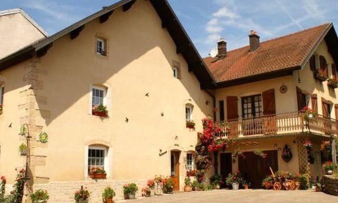 Mailleroncourt-Charette Cottage | Charming restored cottage in a forested village