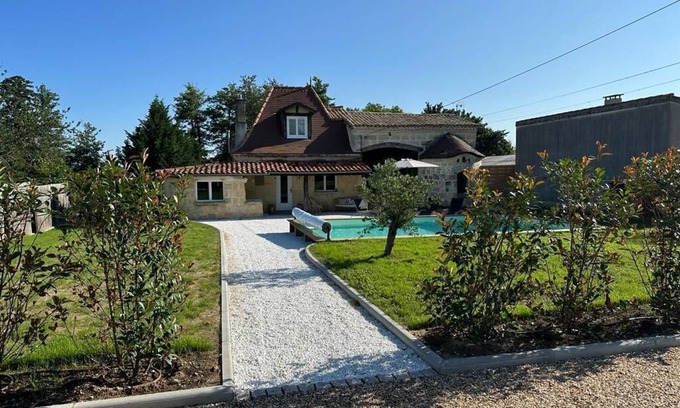 Saint-Seurin-sur-l'Isle House | Charming house with pool on the Bordeaux wines route