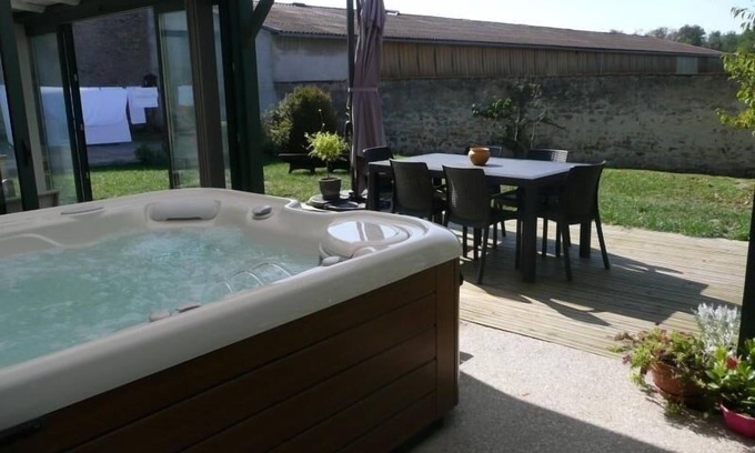 Velotte-et-Tatignecourt Cottage | Charming Cottage w/Private Spa, Veranda, Garden, 7 km to Mirecourt, Sleeps 7