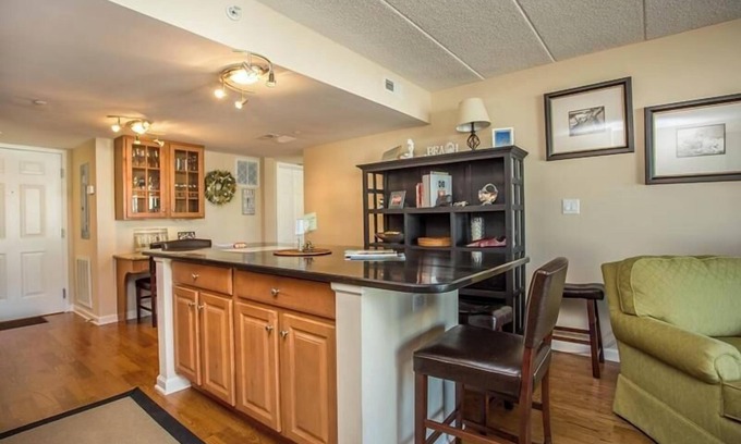 Sussex County Condo | Charming 1-BDR Condo with Stunning Marina Views & Rooftop Pool at South Dewey