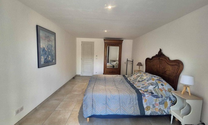 Saint-Setiers House | Charming 1-bedroom apartment in a stone farmhouse in Saint-Setiers with WiFi