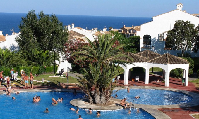 Gran Alacant Apartment | Charming 1-bedroom apartment with pools, tennis courts, and parking in Santa Pola