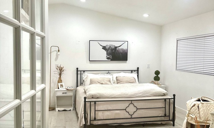 Hull Apartment | Charming 1-bedroom apartment with WiFi and AC in Dayton