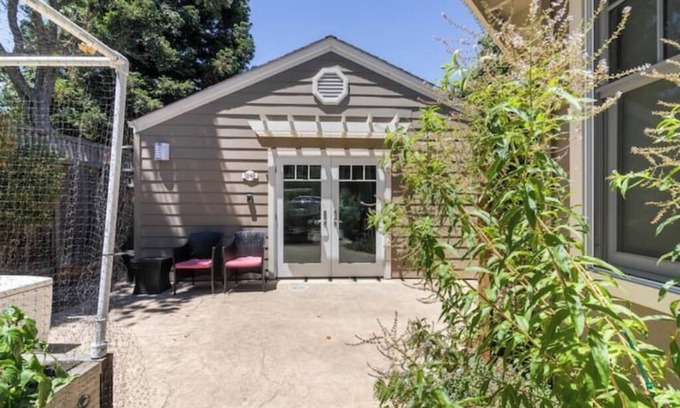 San Carlos Cottage | Charming 1-bedroom cottage with WiFi, AC in tranquil San Carlos