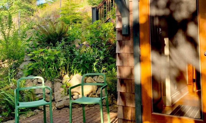 Bowen Island Condo | Charming 1-bedroom Hilltop King Suite