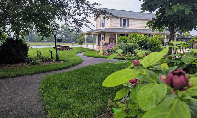 Taneytown Other | Charming 1-bedroom farmhouse in wonderful Taneytown with AC