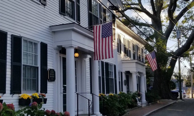 Edgartown Hotel | Charming 1-bedroom hotel in the heart of Martha's Vineyard - Oct. 20-27 2024