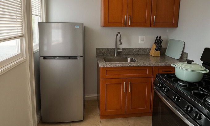Monrovia House | Charming 1-bedroom house with WiFi and AC in welcoming Monrovia