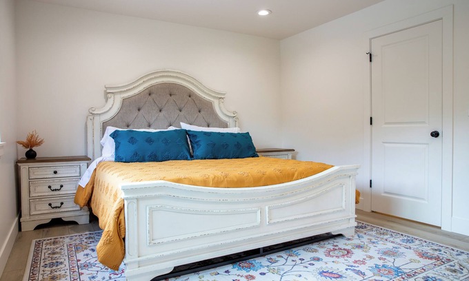 Wasilla House | Charming 1-bedroom house in peaceful Wasilla with King Bed