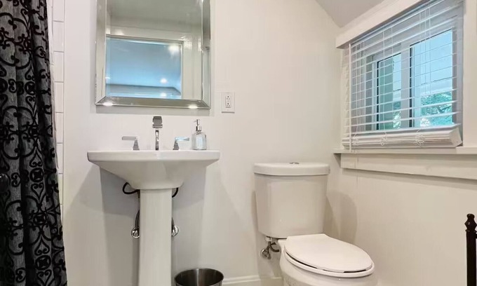 East Aurora Apartment | Charming 1-bedroom apartment in East Aurora