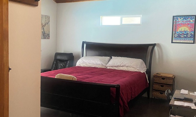 Sun Valley House | Charming 1-bedroom in lovely Glen Crest Hills with pool, culdesac