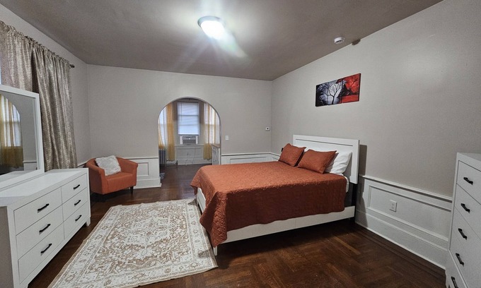 Weequahic Apartment | Charming 1 BR, 1BA, Near Beth Israel Hospital, EWR, NYC Times Square, MetLife.