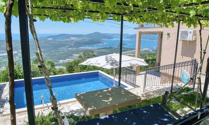 Skaljari Apartment | Charming 1-bedroom apartment with AC and WiFi in marvelous Kotor Municipality