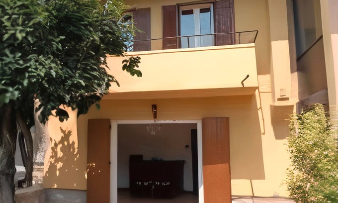 Salo House | Charming 110m2 rustic house with WiFi, air conditioning, parking, and garden.