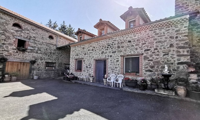 Lorlanges Cottage | Charming 16th Century Cottage near Beautiful Villages, Private Lake Fishing, and Forest Trails