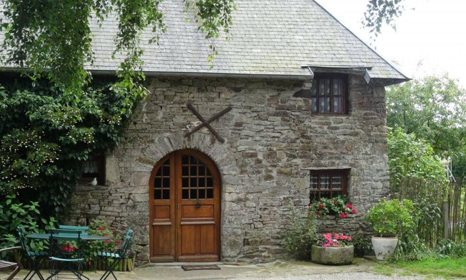 Cerisy-la-Salle Cottage | Charming 17th-Century Stone Cottage with Fireplace, Garden, and Modern Amenities