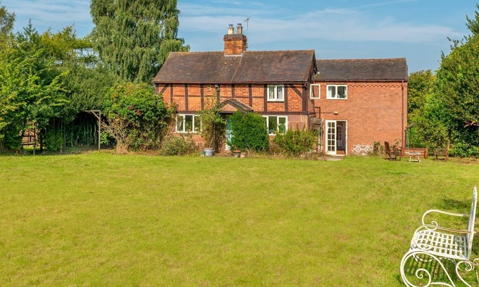 Sugnall House | Charming 17th Cent Secluded Country Cottage+Garden Pass the Keys