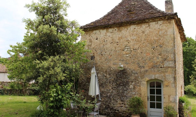 Monsac Cottage | Charming 17th-Century Farmhouse with Modern Comforts, Terrace & Pastoral Views