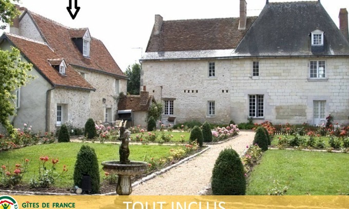 Villandry Cottage | Charming 17th-Century Farmhouse with Garden, Terrace, Modern Amenities, and Wi-Fi in Villandry