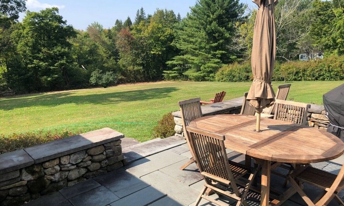 Bantam House | Charming 1870 cape cottage in Litchfield