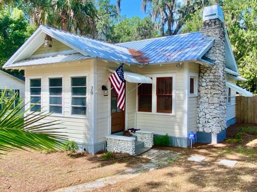 Yankeetown House | Charming 1940s Daybook Cottage on the Florida Hidden Coast