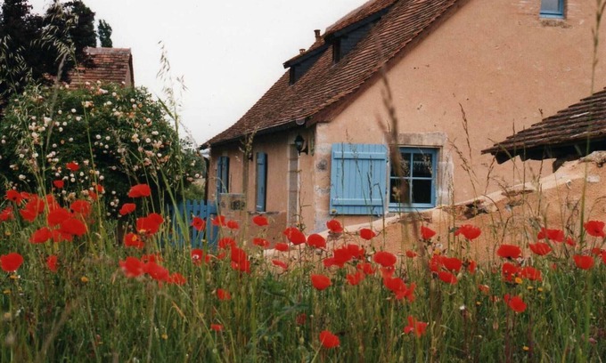 Asnieres sur Vegre Cottage | Charming 19th Century Cottage with Large Garden and River Access, Near Medieval Village