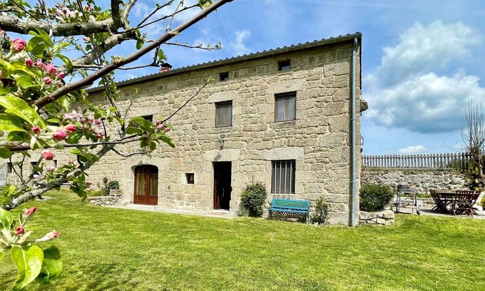 Saugues Cottage | Charming 19th-Century Farmhouse near Saugues - Stunning Views, Modern Comforts & Baby-Friendly