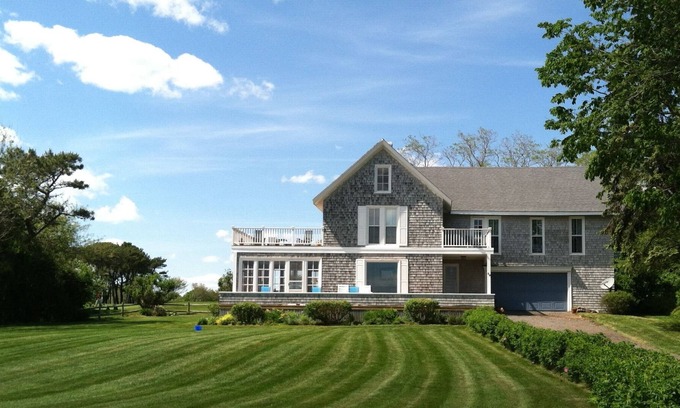 Biddeford Pool House | Charming 19th Century Oceanfront Biddeford Pool Home