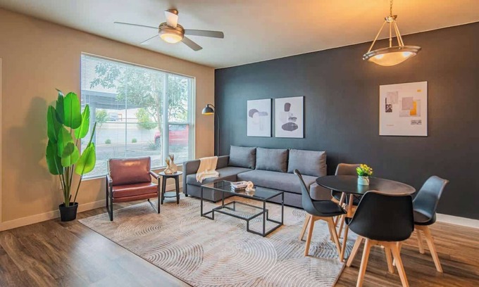 Tempe Apartment | Charming 1BD with Balcony Pool Gym WD can Sleeps 4