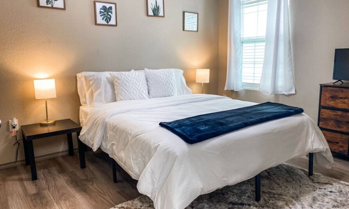 Texas City Apartment | Charming 1BR Getaway – Private, Pet Friendly, TV