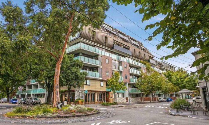 Fitzroy Apartment | Charming 1BR in Fitzroy w/Parking, Pool, + Gym!