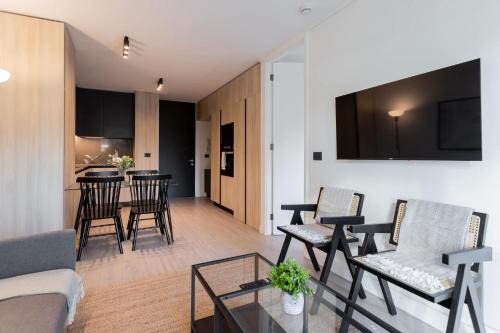 Apoquindo Apartment | Charming 1BR Retreat Close To Parque Arauco Mall