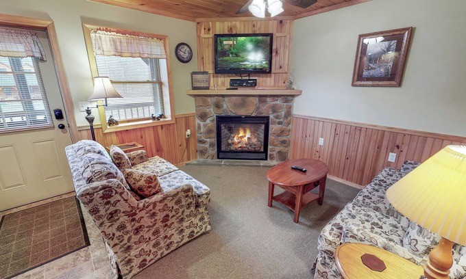 Sabinsville Cabin | Charming 2-bdrm lodge on Pine Creek, hot tub, fire ring, Cherry Springs & Canyon