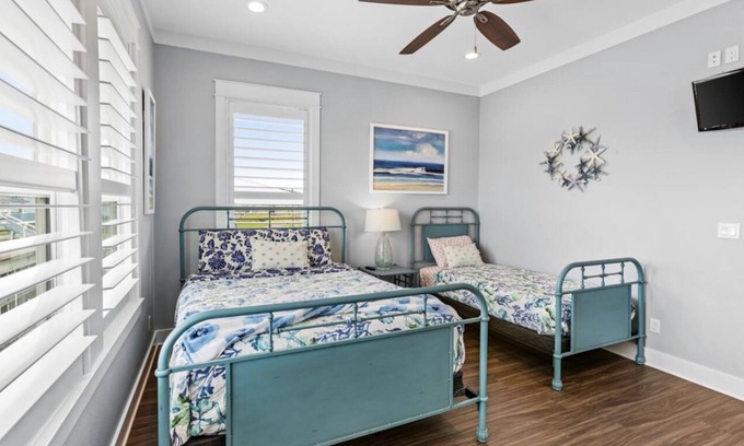 Port Bolivar Cabin | Charming 2-bedroom cabin in serene Crystal Beach